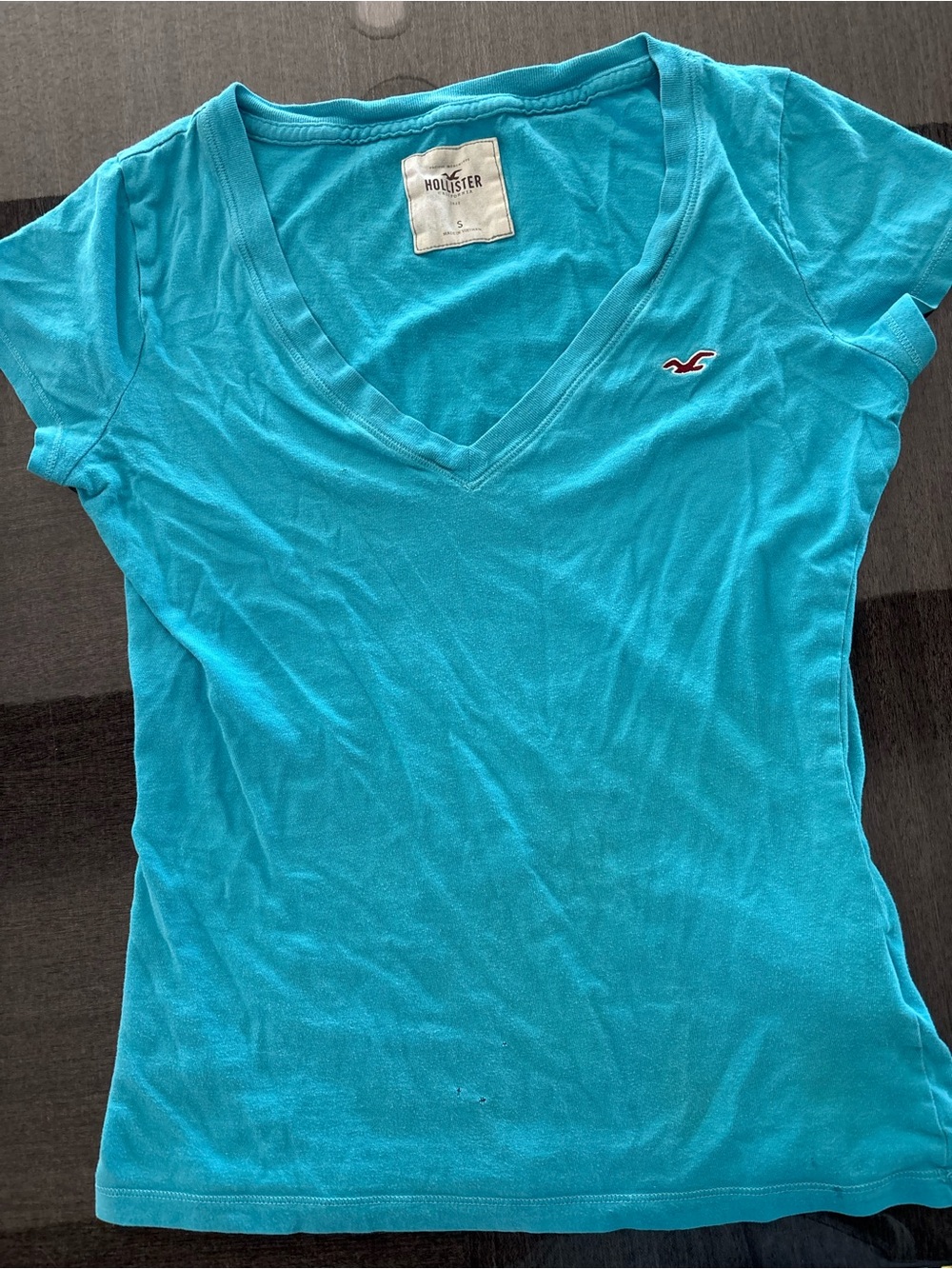 Y2K Hollister Women's V-Neck Tee in Turquoise Blue